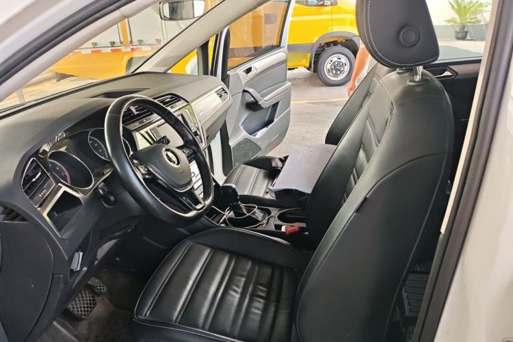 Used Volkswagen Touran 2021 Volkswagen Touran L 280TSI DSG Boundary Edition 7-Seater Left Front Seat
