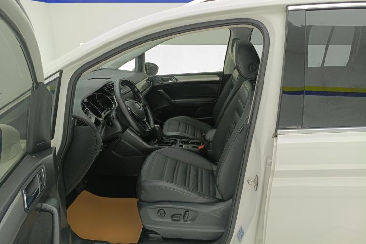 Used Volkswagen Touran 2021 Volkswagen Touran L 280TSI DSG Boundary Edition 7-Seater Left Front Seat