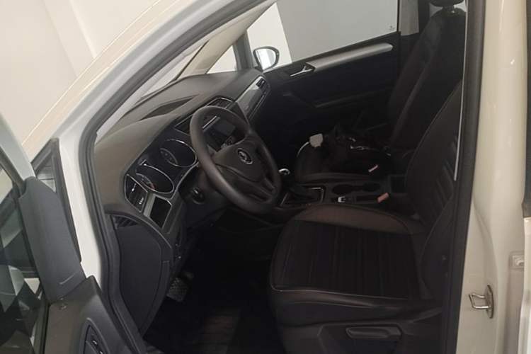 Used Volkswagen Touran 2021 Volkswagen Touran L 280TSI DSG Style Edition 7 Seats Left Front Seat