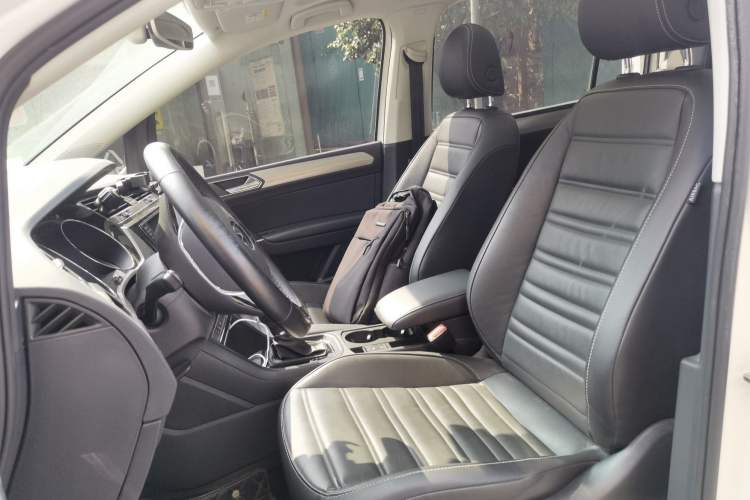 Used Volkswagen Touran 2021 Volkswagen Touran L 280TSI DSG Boundary Edition 7-Seater Left Front Seat