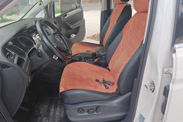 Used Volkswagen Touran 2021 Volkswagen Touran L 280TSI DSG Boundary Edition 7-Seater Left Front Seat