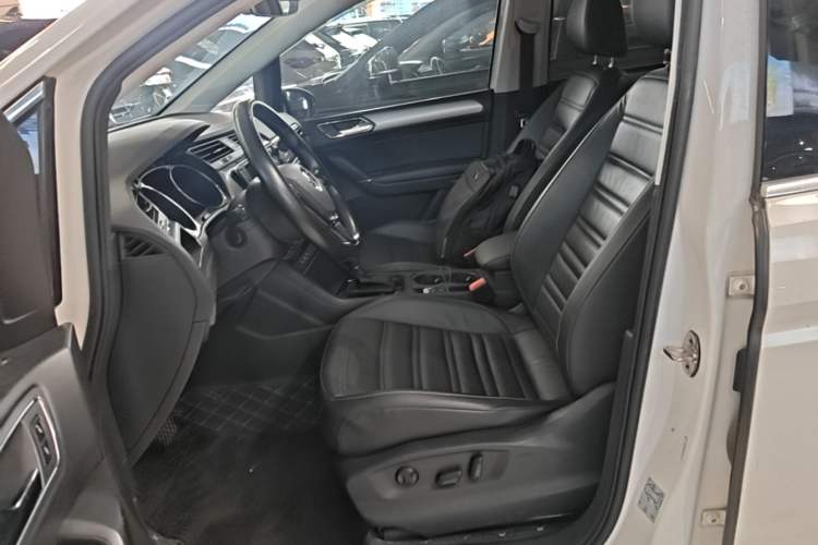 Used Volkswagen Touran 2021 Volkswagen Touran L 280TSI DSG Boundary Edition 7-Seater Left Front Seat