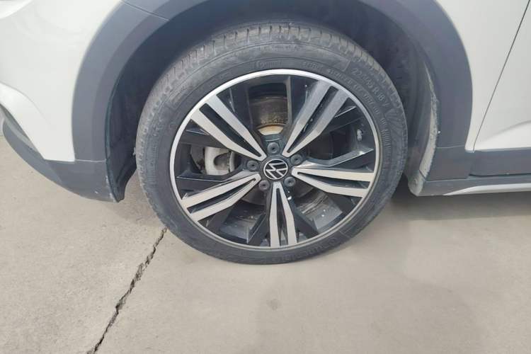 Used Volkswagen Touran 2021 Volkswagen Touran L 280TSI DSG Boundary Edition 7-Seater Left Front Wheel Hub
