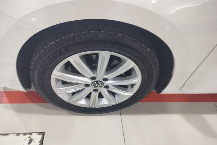 Used Volkswagen Touran 2021 Touran L 280TSI DSG Comfort Edition 7 Seats Left Front Wheel Hub