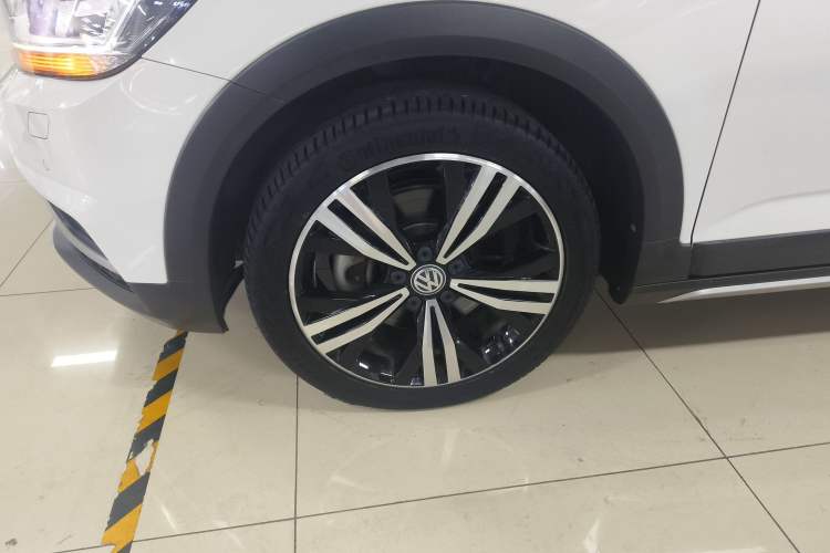 Used Volkswagen Touran 2021 Volkswagen Touran L 280TSI DSG Boundary Edition 7-Seater Left Front Wheel Hub
