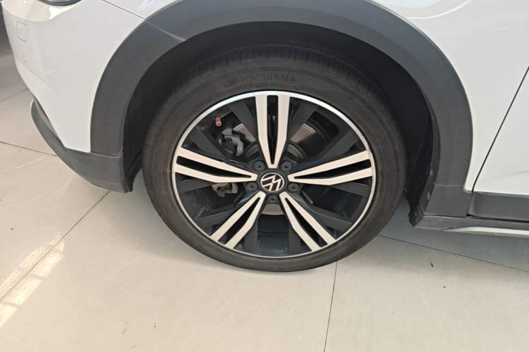 Used Volkswagen Touran 2021 Volkswagen Touran L 280TSI DSG Boundary Edition 7-Seater Left Front Wheel Hub