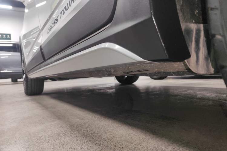 Used Volkswagen Touran 2021 Tiguan L 280TSI DSG Boundary Edition 6-Seater Left Side Sill