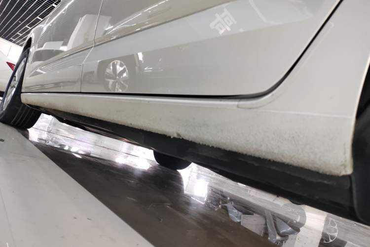 Used Volkswagen Touran 2021 Volkswagen Touran L 280TSI DSG Style Edition 7 Seats Left Side Sill