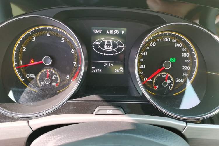 Used Volkswagen Touran 2021 Touran L 280TSI DSG Comfort Edition 7 Seats Odometer Close Up