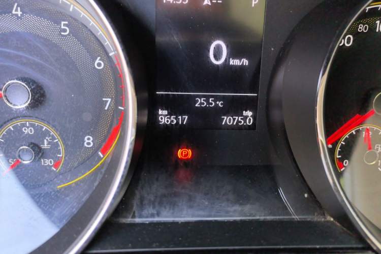 Used Volkswagen Touran 2021 Touran L 280TSI DSG Comfort Edition 7 Seats Odometer Close Up