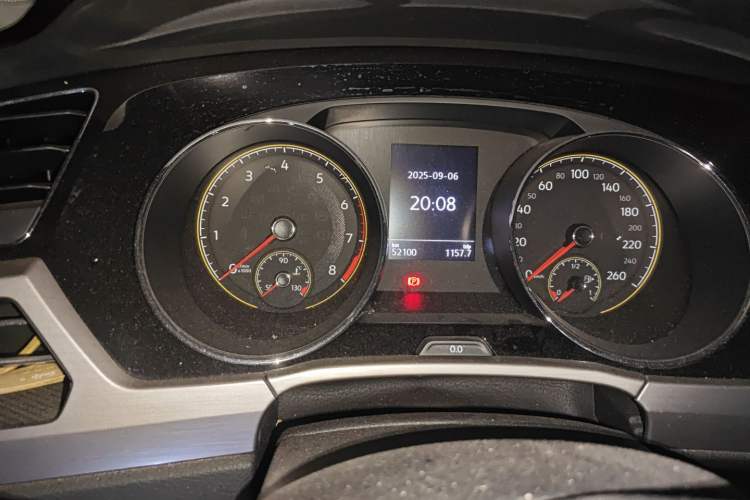 Used Volkswagen Touran 2021 Touran L 280TSI DSG Comfort Edition 7 Seats Odometer Close Up