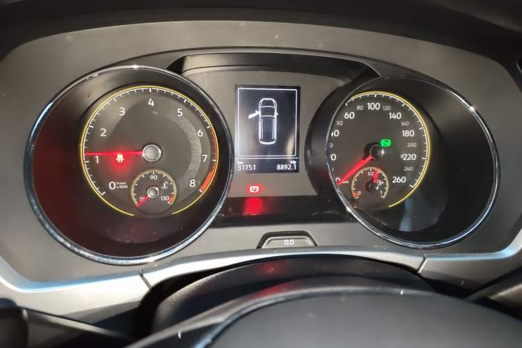 Used Volkswagen Touran 2021 Volkswagen Touran L 280TSI DSG Style Edition 7 Seats Odometer Close Up