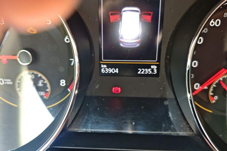 Used Volkswagen Touran 2021 Tiguan L 280TSI DSG Boundary-Pushing Luxury Edition 6 Seats Odometer Close Up