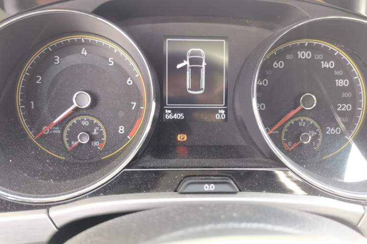 Used Volkswagen Touran 2021 Volkswagen Touran L 280TSI DSG Boundary Edition 7-Seater Odometer Close Up