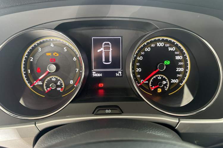 Used Volkswagen Touran 2021 Volkswagen Touran L 280TSI DSG Style Edition 7 Seats Odometer Close Up