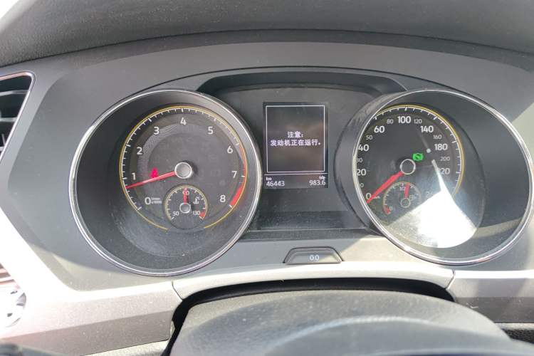 Used Volkswagen Touran 2021 Volkswagen Touran L 280TSI DSG Style Edition 7 Seats Odometer Close Up