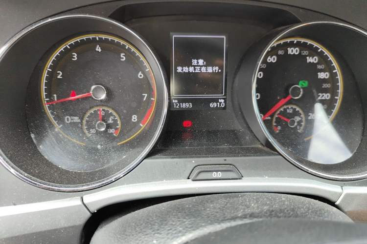 Used Volkswagen Touran 2021 Volkswagen Touran L 280TSI DSG Style Edition 7 Seats Odometer Close Up