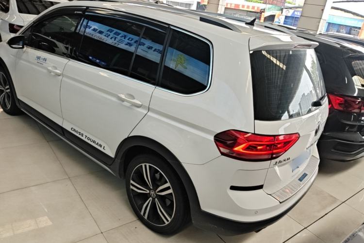 Used Volkswagen Touran 2021 Volkswagen Touran L 280TSI DSG Boundary Edition 7-Seater Rear Left 45 Deg