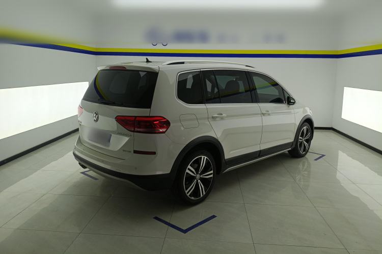 Used Volkswagen Touran 2021 Volkswagen Touran L 280TSI DSG Boundary Edition 7-Seater Rear Right 45 Deg
