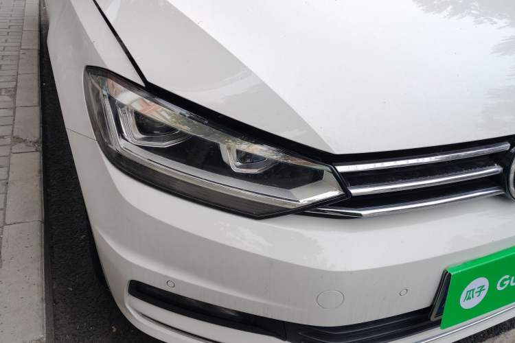 Used Volkswagen Touran 2021 Touran L 280TSI DSG Comfort Edition 7 Seats Right Front Headlight