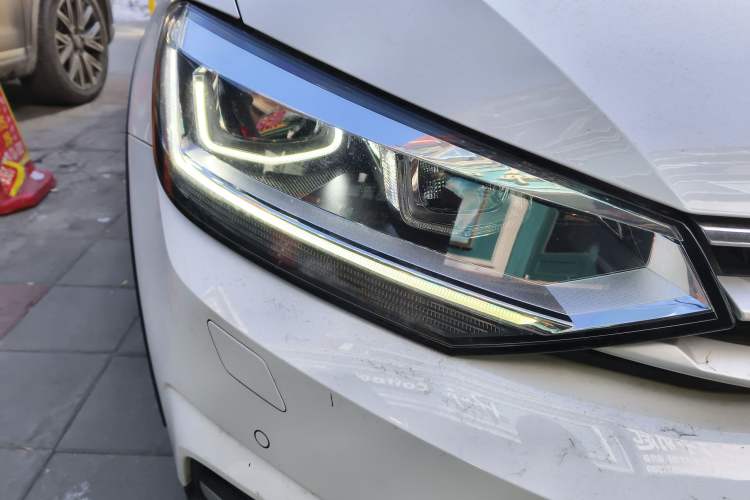Used Volkswagen Touran 2021 Volkswagen Touran L 280TSI DSG Boundary Edition 7-Seater Right Front Headlight