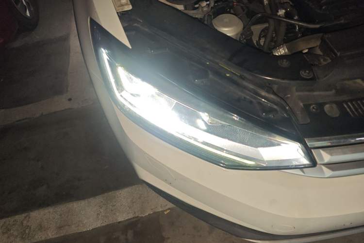 Used Volkswagen Touran 2021 Volkswagen Touran L 280TSI DSG Boundary Edition 7-Seater Right Front Headlight