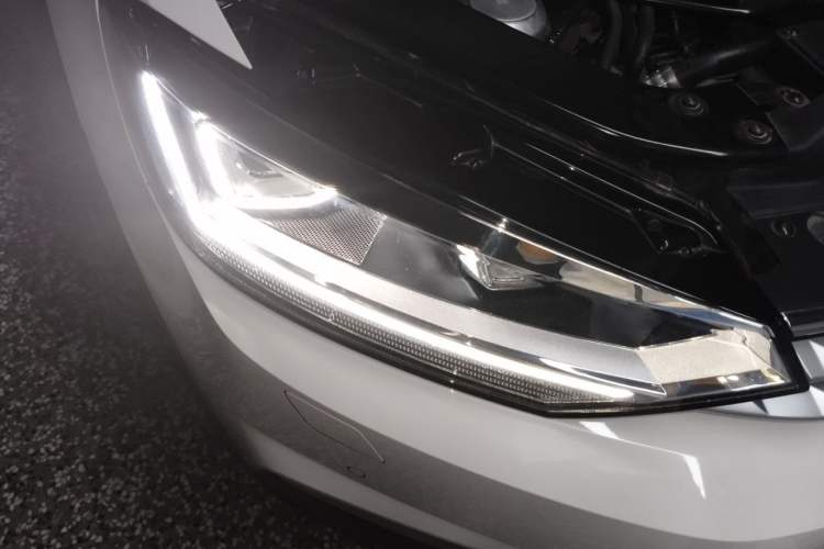Used Volkswagen Touran 2021 Volkswagen Touran L 280TSI DSG Boundary Edition 7-Seater Right Front Headlight