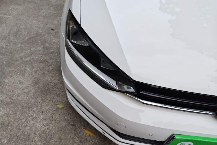 Used Volkswagen Touran 2021 Volkswagen Touran L 280TSI DSG Style Edition 7 Seats Right Front Headlight