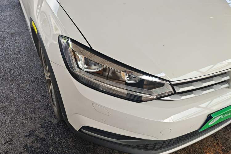 Used Volkswagen Touran 2021 Volkswagen Touran L 280TSI DSG Boundary Edition 7-Seater Right Front Headlight