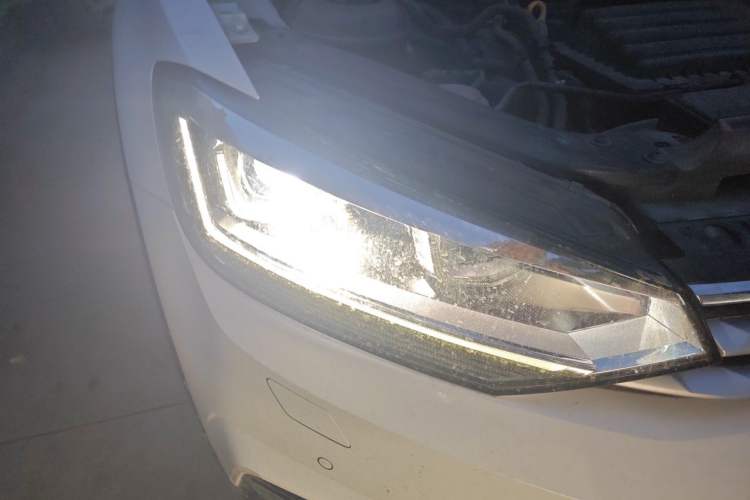 Used Volkswagen Touran 2021 Volkswagen Touran L 280TSI DSG Boundary Edition 7-Seater Right Front Headlight