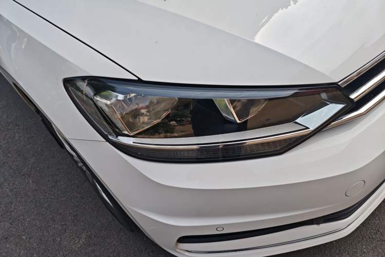 Used Volkswagen Touran 2021 Touran L 280TSI DSG Comfort Edition 7 Seats Right Front Headlight