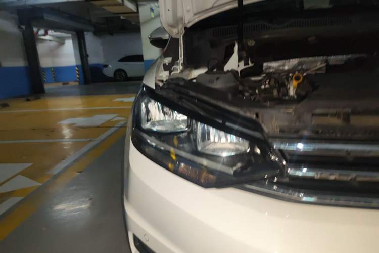 Used Volkswagen Touran 2021 Touran L 280TSI DSG Comfort Edition 7 Seats Right Front Headlight
