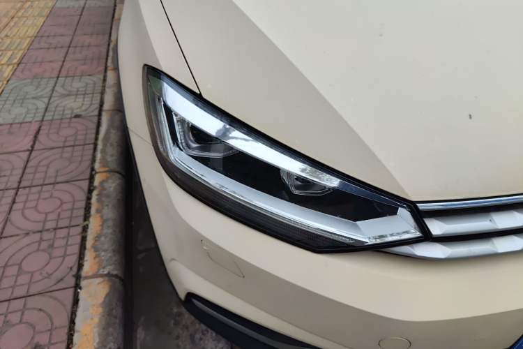 Used Volkswagen Touran 2021 Volkswagen Touran L 280TSI DSG Boundary Edition 7-Seater Right Front Headlight