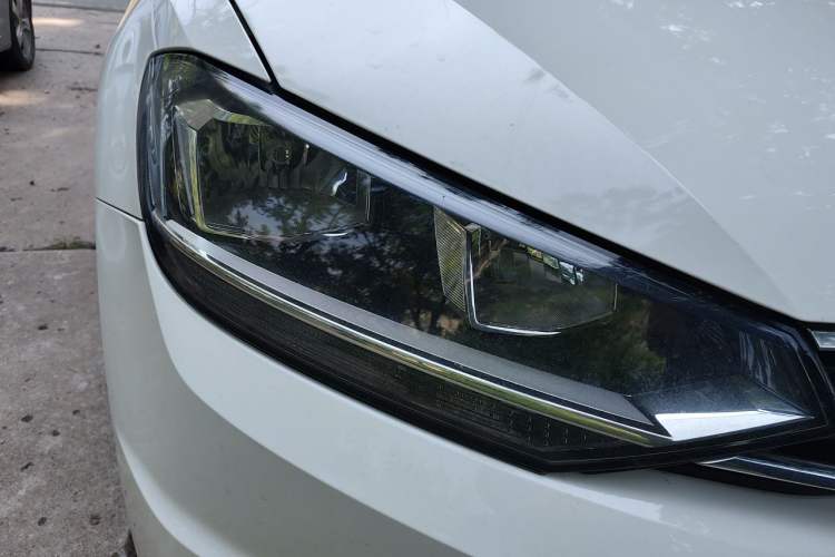 Used Volkswagen Touran 2021 Touran L 280TSI DSG Comfort Edition 7 Seats Right Front Headlight