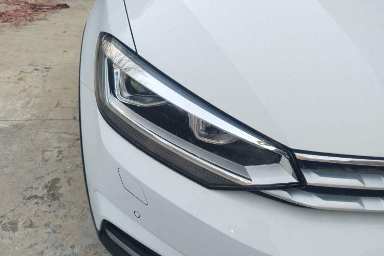 Used Volkswagen Touran 2021 Volkswagen Touran L 280TSI DSG Boundary Edition 7-Seater Right Front Headlight