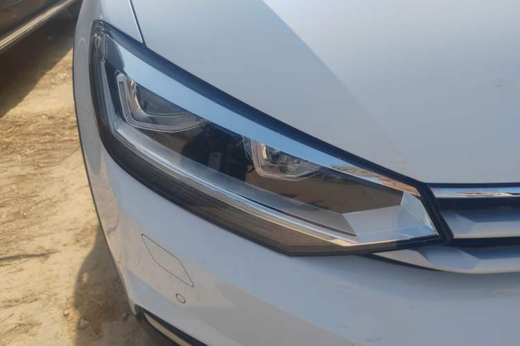 Used Volkswagen Touran 2021 Volkswagen Touran L 280TSI DSG Boundary Edition 7-Seater Right Front Headlight