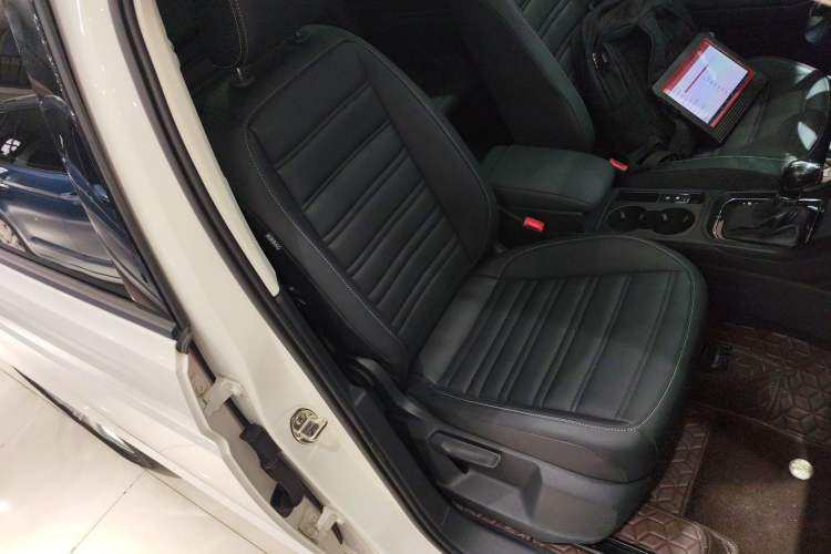 Used Volkswagen Touran 2021 Touran L 280TSI DSG Comfort Edition 7 Seats Right Front Seat