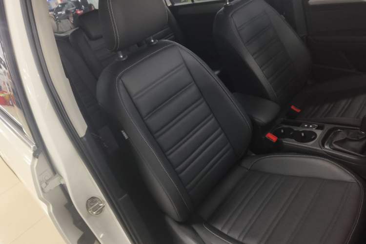 Used Volkswagen Touran 2021 Volkswagen Touran L 280TSI DSG Boundary Edition 7-Seater Right Front Seat