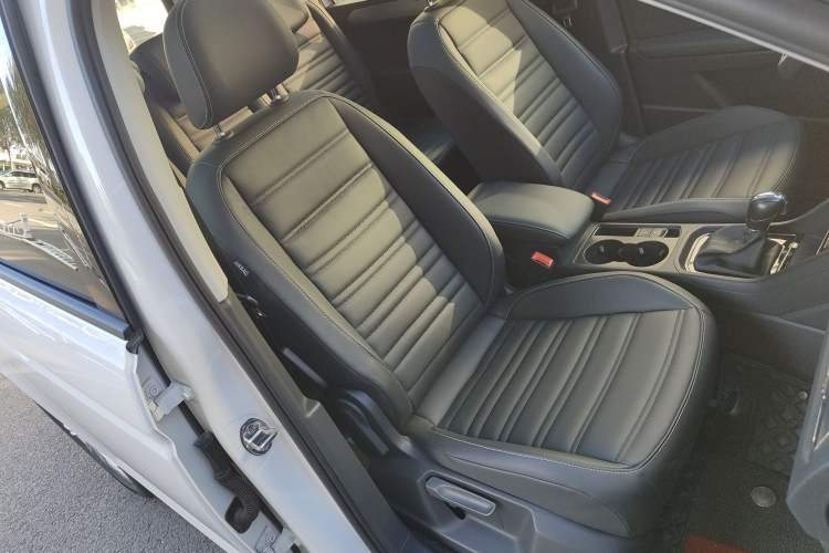 Used Volkswagen Touran 2021 Touran L 280TSI DSG Comfort Edition 7 Seats Right Front Seat