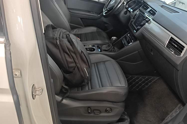 Used Volkswagen Touran 2021 Volkswagen Touran L 280TSI DSG Boundary Edition 7-Seater Right Front Seat
