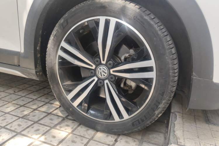Used Volkswagen Touran 2021 Tiguan L 280TSI DSG Boundary Edition 6-Seater Right Front Wheel Hub