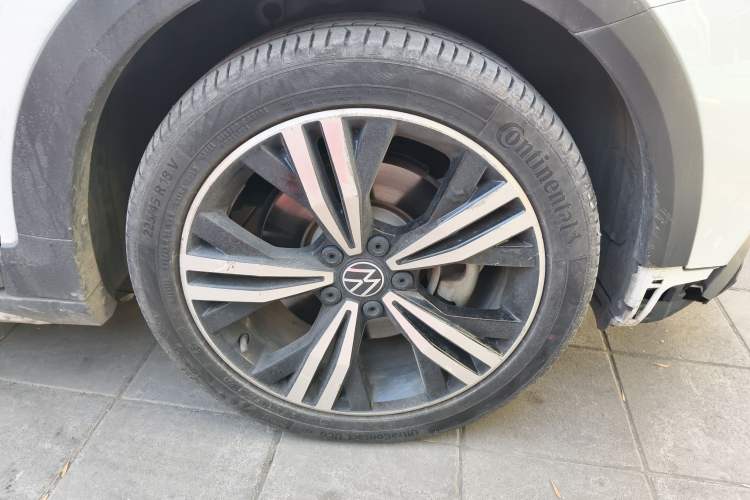 Used Volkswagen Touran 2021 Volkswagen Touran L 280TSI DSG Boundary Edition 7-Seater Right Front Wheel Hub