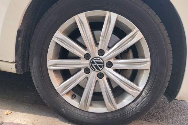 Used Volkswagen Touran 2021 Touran L 280TSI DSG Comfort Edition 7 Seats Right Front Wheel Hub