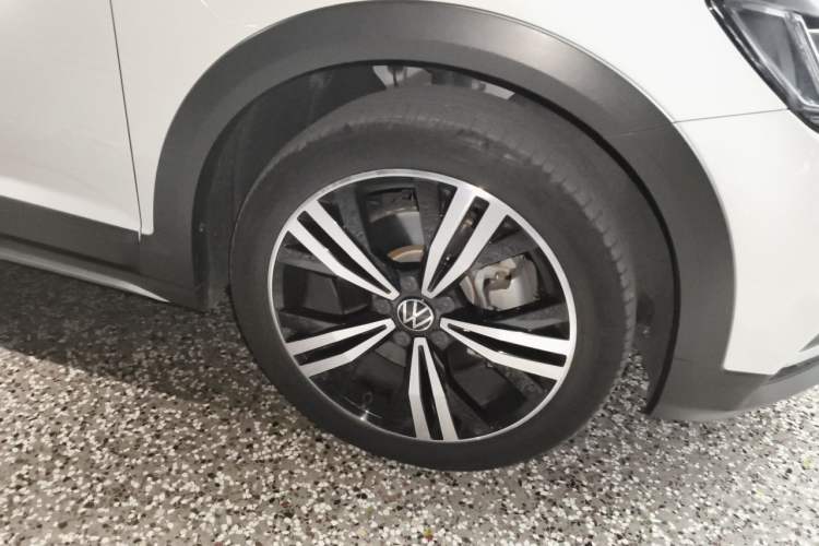 Used Volkswagen Touran 2021 Volkswagen Touran L 280TSI DSG Boundary Edition 7-Seater Right Front Wheel Hub