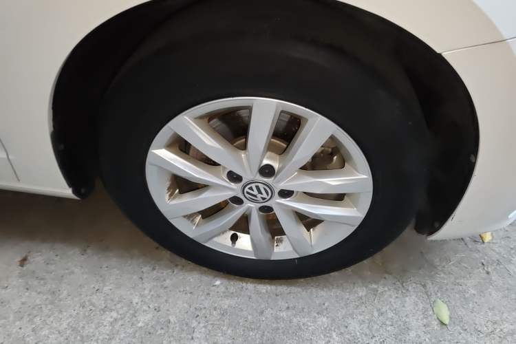 Used Volkswagen Touran 2021 Volkswagen Touran L 280TSI DSG Style Edition 7 Seats Right Front Wheel Hub