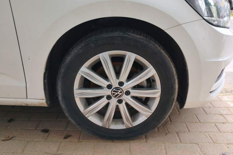 Used Volkswagen Touran 2021 Touran L 280TSI DSG Comfort Edition 7 Seats Right Front Wheel Hub