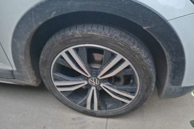 Used Volkswagen Touran 2021 Volkswagen Touran L 280TSI DSG Boundary Edition 7-Seater Right Front Wheel Hub