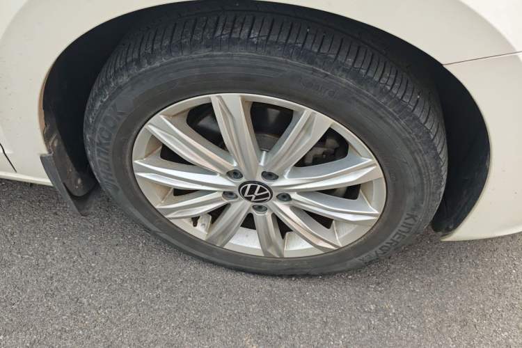 Used Volkswagen Touran 2021 Touran L 280TSI DSG Comfort Edition 7 Seats Right Front Wheel Hub