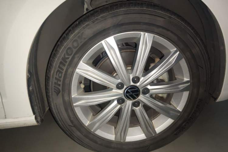 Used Volkswagen Touran 2021 Touran L 280TSI DSG Comfort Edition 7 Seats Right Front Wheel Hub