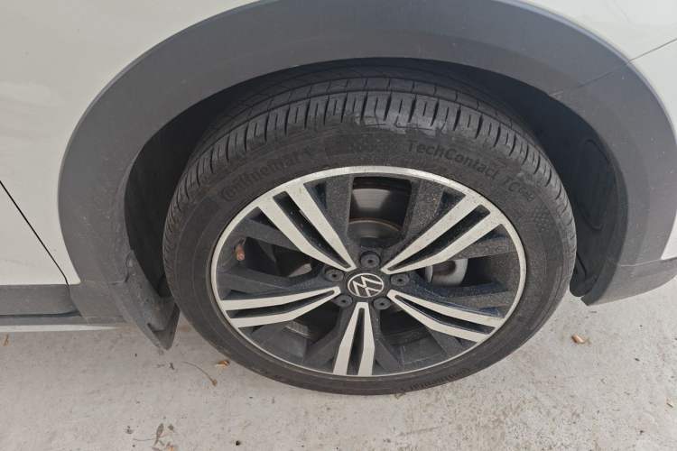 Used Volkswagen Touran 2021 Volkswagen Touran L 280TSI DSG Boundary Edition 7-Seater Right Front Wheel Hub